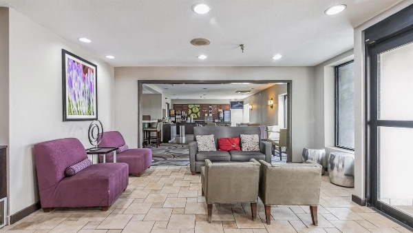La Quinta Inn & Suites by Wyndham Little Rock North - Mccain Mall image 1