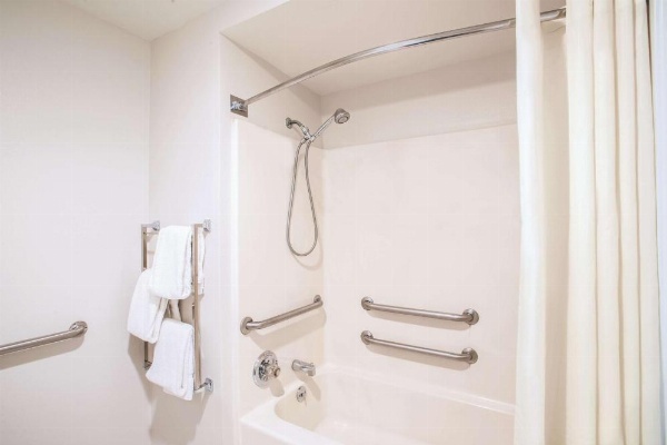 La Quinta Inn & Suites by Wyndham Little Rock North - Mccain Mall image 11