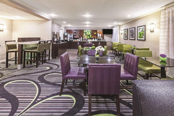 La Quinta Inn & Suites by Wyndham Little Rock North - Mccain Mall image 12