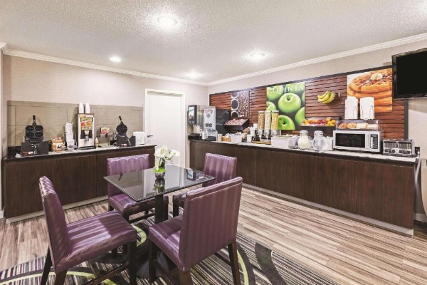 La Quinta Inn & Suites by Wyndham Little Rock North - Mccain Mall image 14