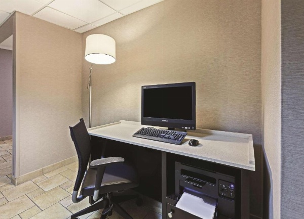 La Quinta Inn & Suites by Wyndham Little Rock North - Mccain Mall image 15