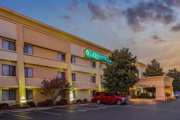 La Quinta Inn & Suites by Wyndham Little Rock North - Mccain Mall image 16
