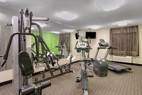 La Quinta Inn & Suites by Wyndham Little Rock North - Mccain Mall image 19