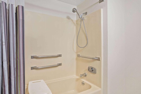 La Quinta Inn & Suites by Wyndham Little Rock North - Mccain Mall image 20