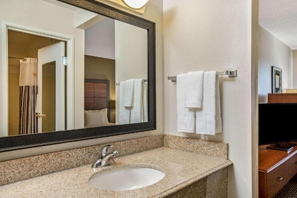 La Quinta Inn & Suites by Wyndham Little Rock North - Mccain Mall image 21