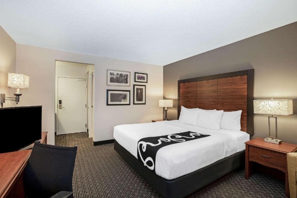 La Quinta Inn & Suites by Wyndham Little Rock North - Mccain Mall image 26