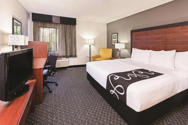 La Quinta Inn & Suites by Wyndham Little Rock North - Mccain Mall image 3