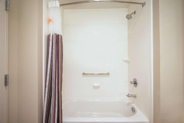 La Quinta Inn & Suites by Wyndham Little Rock North - Mccain Mall image 5
