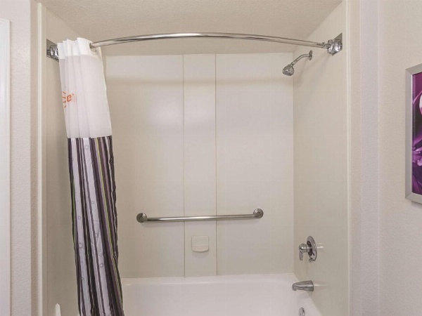 La Quinta Inn & Suites by Wyndham Little Rock North - Mccain Mall image 9